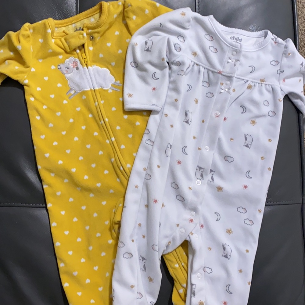 Baby girl Carters Pajamas sold together. Size 6-9 months. Great condition.